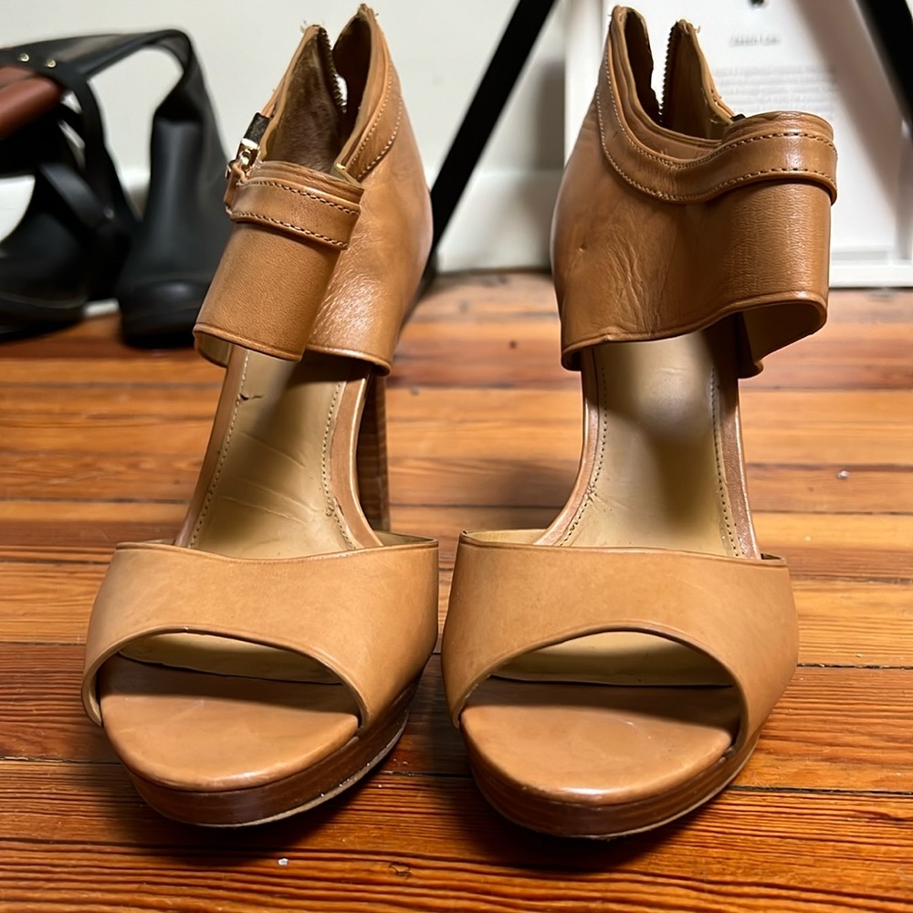 Tan Coach Heels with Sipper and metal zipper (Gently used)